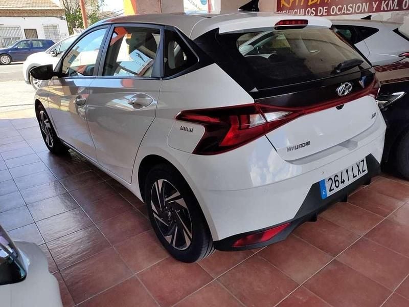 Usado Hyundai i20 101 CV (74 kW) 2022 Blanco Utilitario