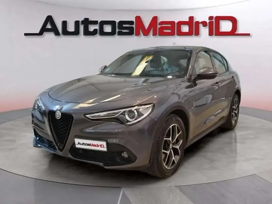 Usado Alfa Romeo Stelvio Sprint 190 CV (139 kW) 2021 Gris SUV