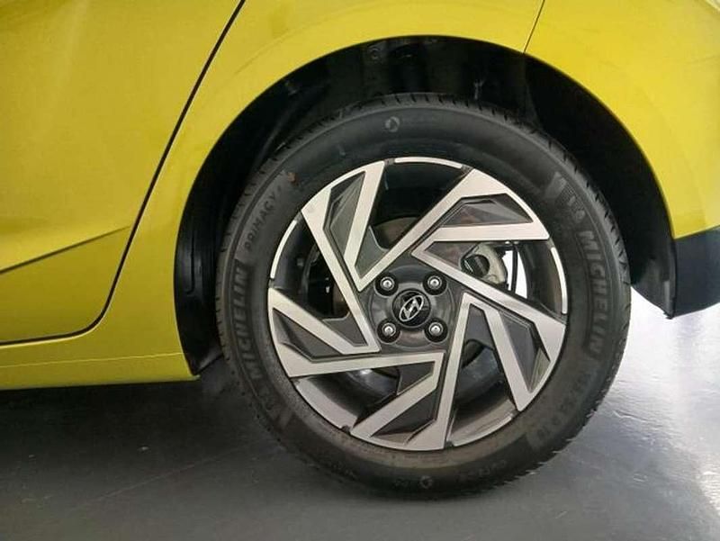 Usado Hyundai i20 101 CV (74 kW) 2025 Negro Utilitario