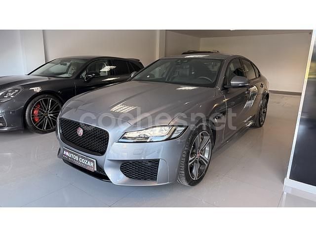 Usado Jaguar XF Chequered Flag 180 CV (132 kW) 2020 Gris / plata Berlina
