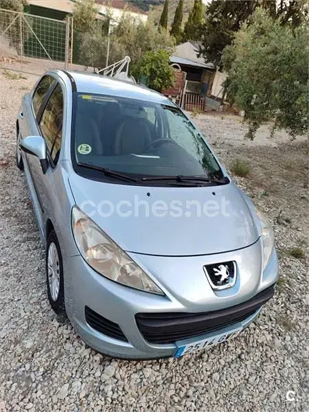 Usado Peugeot 207 70 CV (51 kW) 2010 Verde Berlina