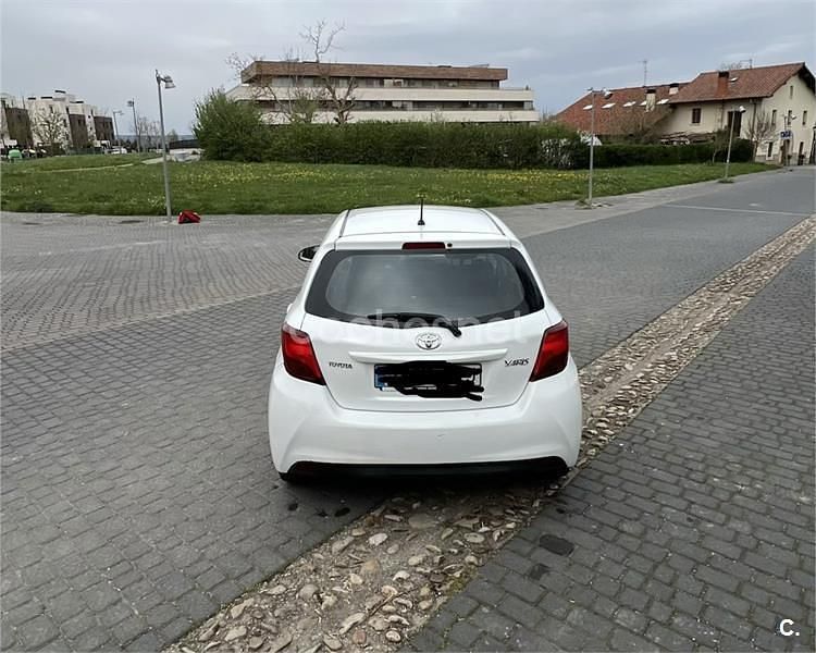 Usado Toyota Yaris Active 69 CV (50 kW) 2017 Blanco Berlina