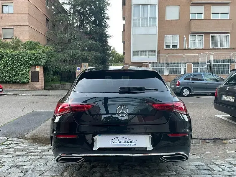 Usado Mercedes CLA220 Shooting Brake 190 CV (139 kW) 2020 Negro Familiar
