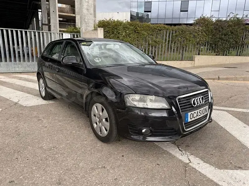Usado Audi A3 Ambiente 140 CV (102 kW) 2011 Negro Utilitario