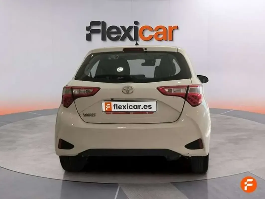 Usado Toyota Yaris Active 69 CV (50 kW) 2019 Blanco Utilitario