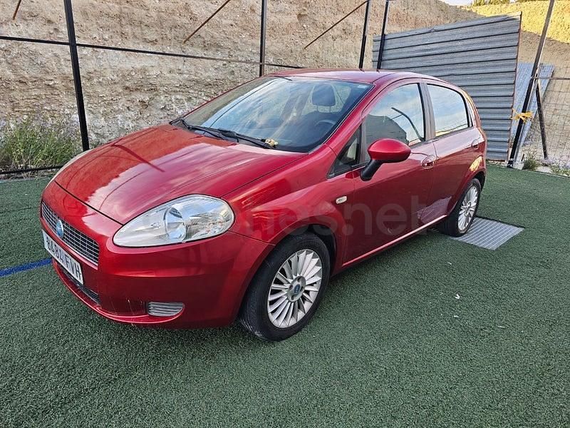 Usado Fiat Punto Classica 60 CV (44 kW) 2007 Granate Utilitario