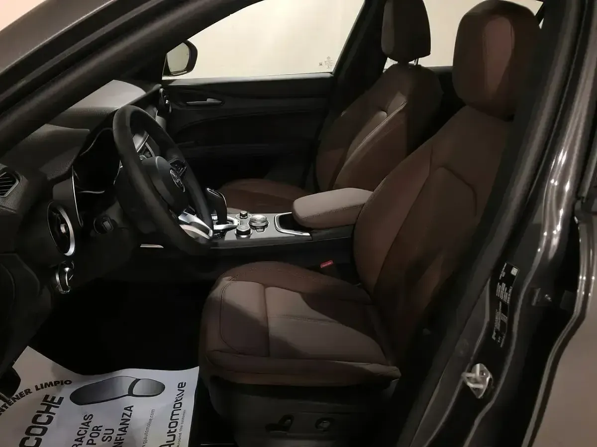 Usado Alfa Romeo Stelvio Ti 210 CV (154 kW) 2022 Gris SUV