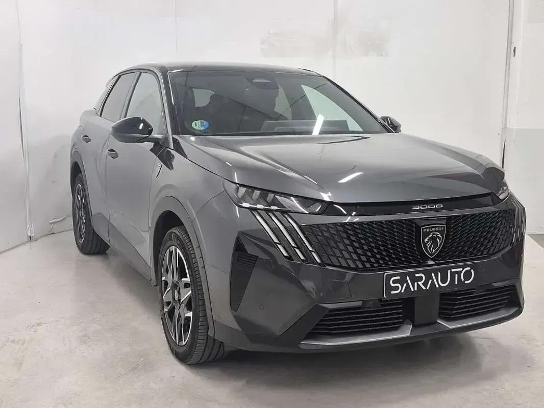 Usado Peugeot 3008 GT 136 CV (100 kW) 2024 Gris SUV
