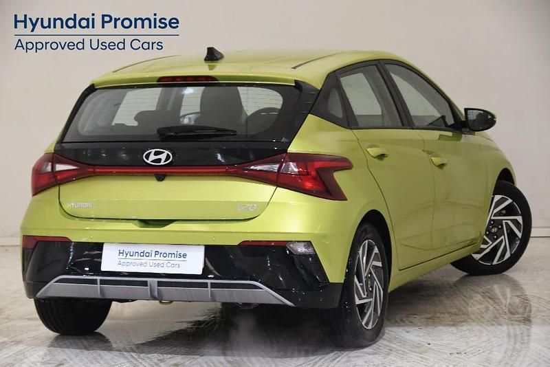 Usado Hyundai i20 100 CV (73 kW) 2024 Verde Utilitario