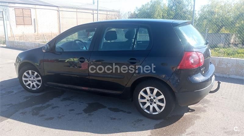 Usado VW Golf V Highline 105 CV (77 kW) 2007 Negro Berlina