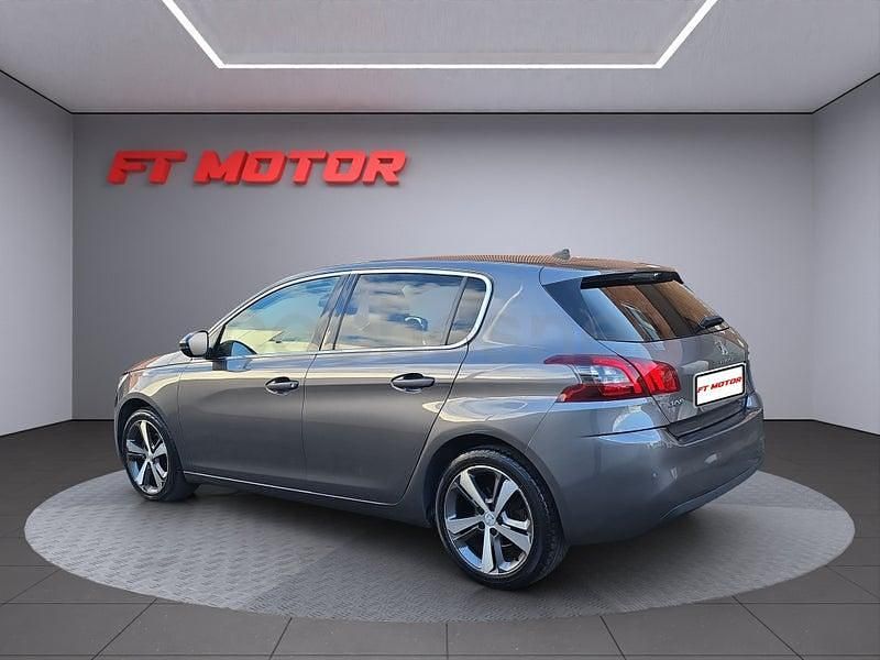 Usado Peugeot 308 Allure 120 CV (88 kW) 2018 Gris / plata Berlina