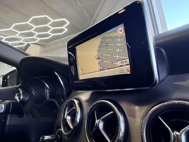 Usado Mercedes CLA220 AMG line 177 CV (130 kW) 2015 Rojo Berlina