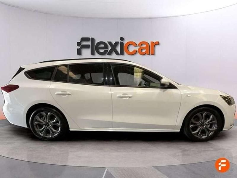 Używany Ford Focus ST-Line 155 KM (114 kW) 2023 Biały Kombi