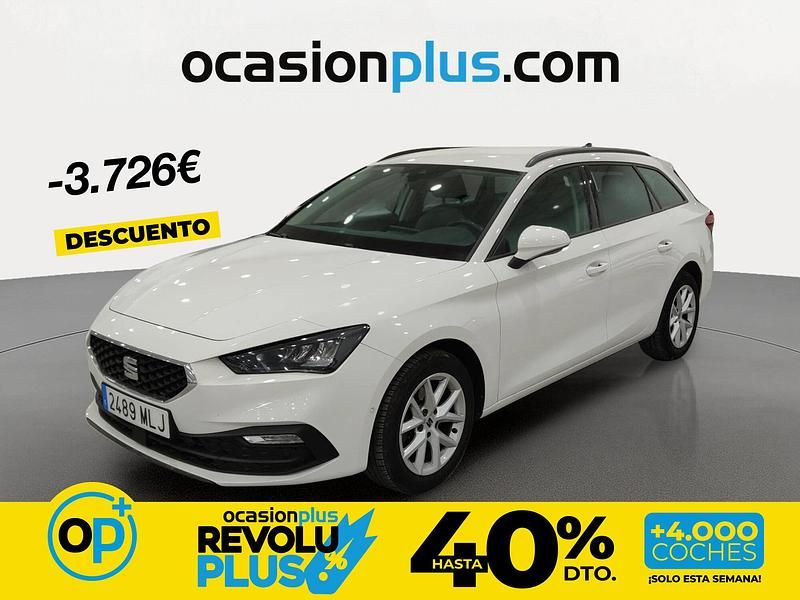 Usado Seat Leon Style 130 CV (95 kW) 2023 Blanco Familiar