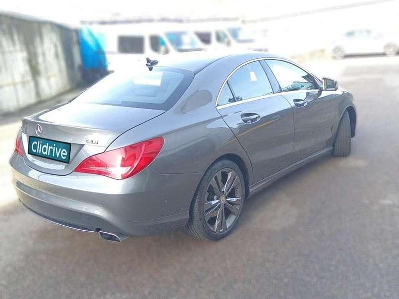 Usado Mercedes CLA200 136 CV (100 kW) 2015 Gris Coupe