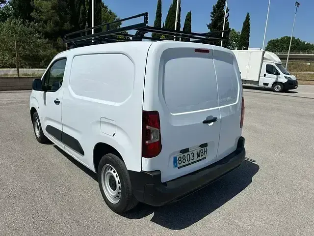 Usado Peugeot Partner 75 CV (55 kW) 2022 Blanco Monovolumen