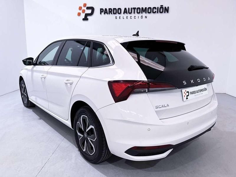 Usado Skoda Scala Selection 116 CV (85 kW) 2025 Blanco Utilitario