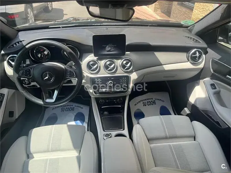Usado Mercedes GLA200 136 CV (100 kW) 2019 Negro SUV