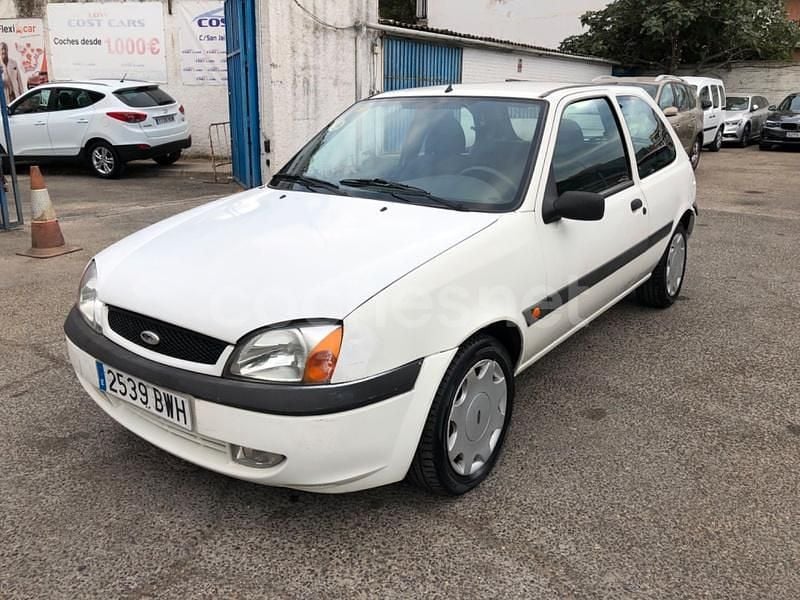 Blanco Usado 2002 Ford Fiesta Trend Berlina | 2100 € (Buen precio) - Imagen 1/4
