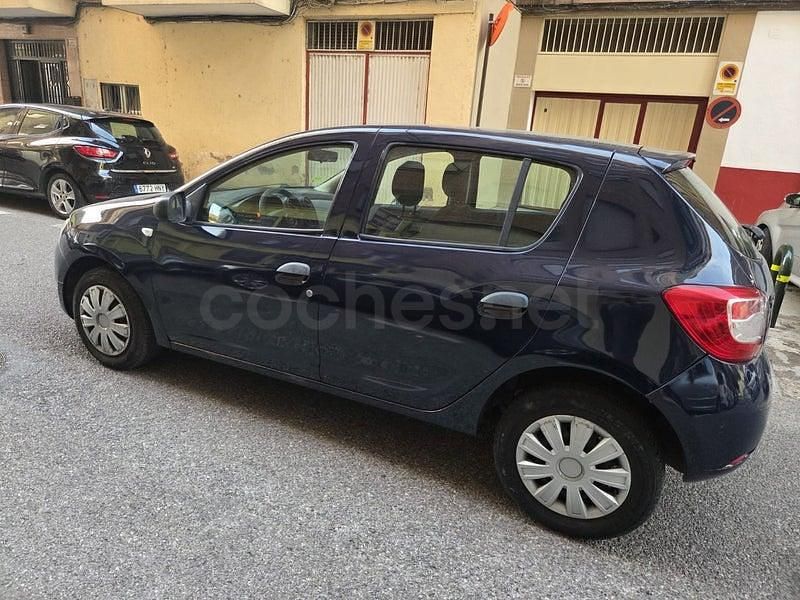 Usado Dacia Sandero Ambiance 75 CV (55 kW) 2013 Azul Berlina