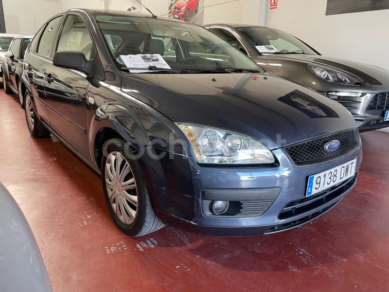Gris / plata Usado 2006 Ford Focus Ghia Berlina | 3999 € (Precio justo) - Imagen 1/4