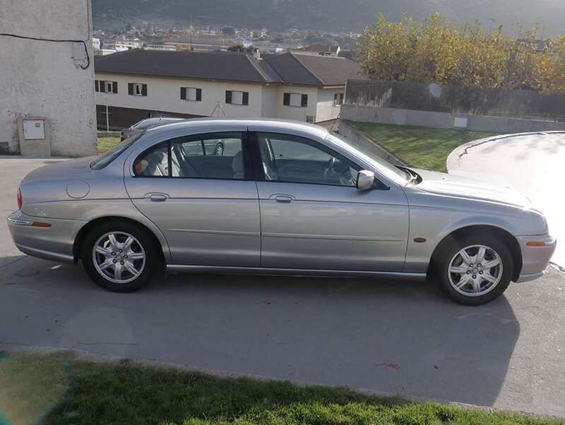 Usado Jaguar S-Type S 240 CV (176 kW) 1999 Gris / plateado Berlina