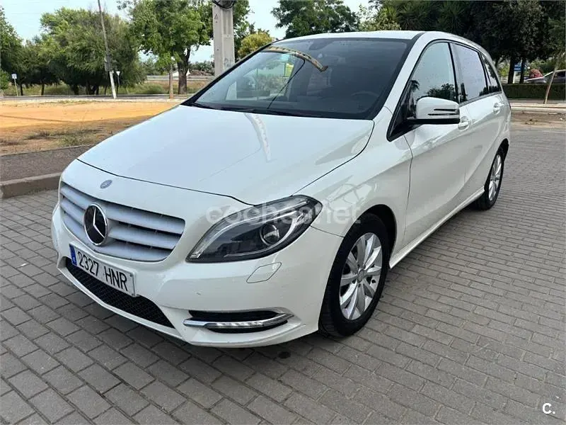 Usado Mercedes B180 109 CV (80 kW) 2013 Blanco Monovolumen
