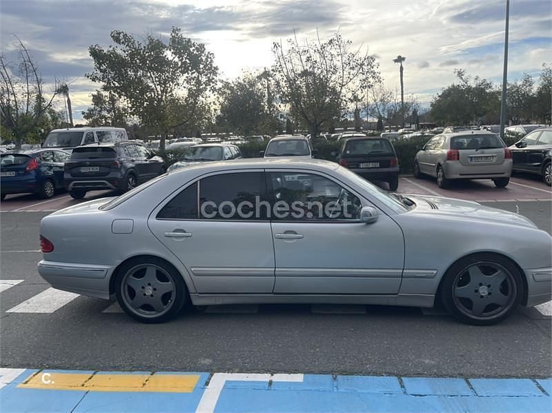 Usado Mercedes E320 Avantgarde 197 CV (144 kW) 2000 Gris / plata Berlina