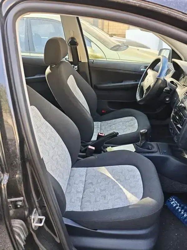 Usado Skoda Fabia Comfort 75 CV (55 kW) 2003 Negro Utilitario