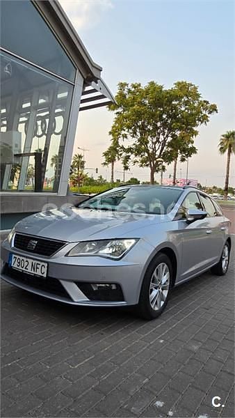 Usado Seat Leon Style 110 CV (80 kW) 2018 Gris / plata Familiar