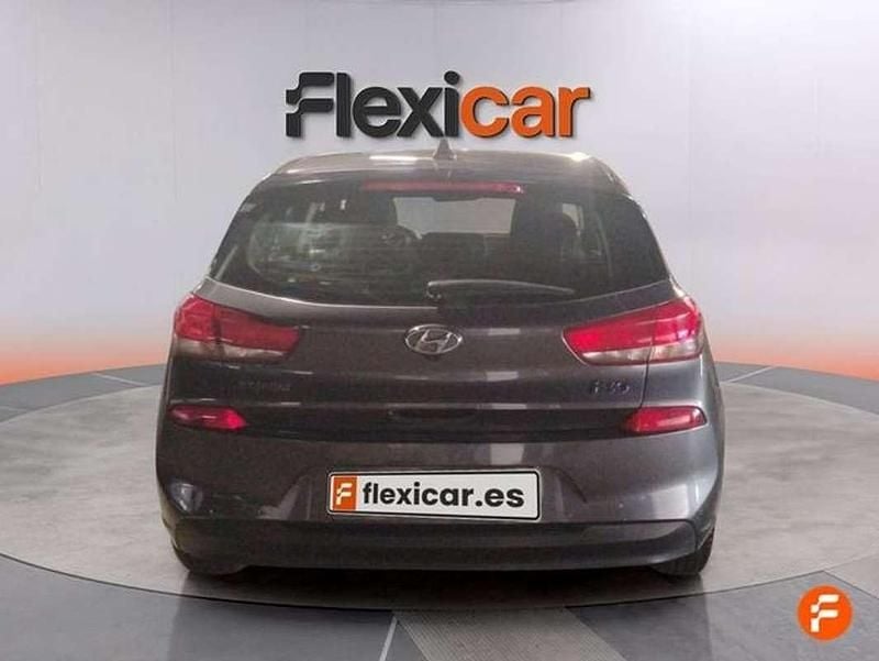 Usado Hyundai i30 Style 136 CV (100 kW) 2017 Gris Utilitario