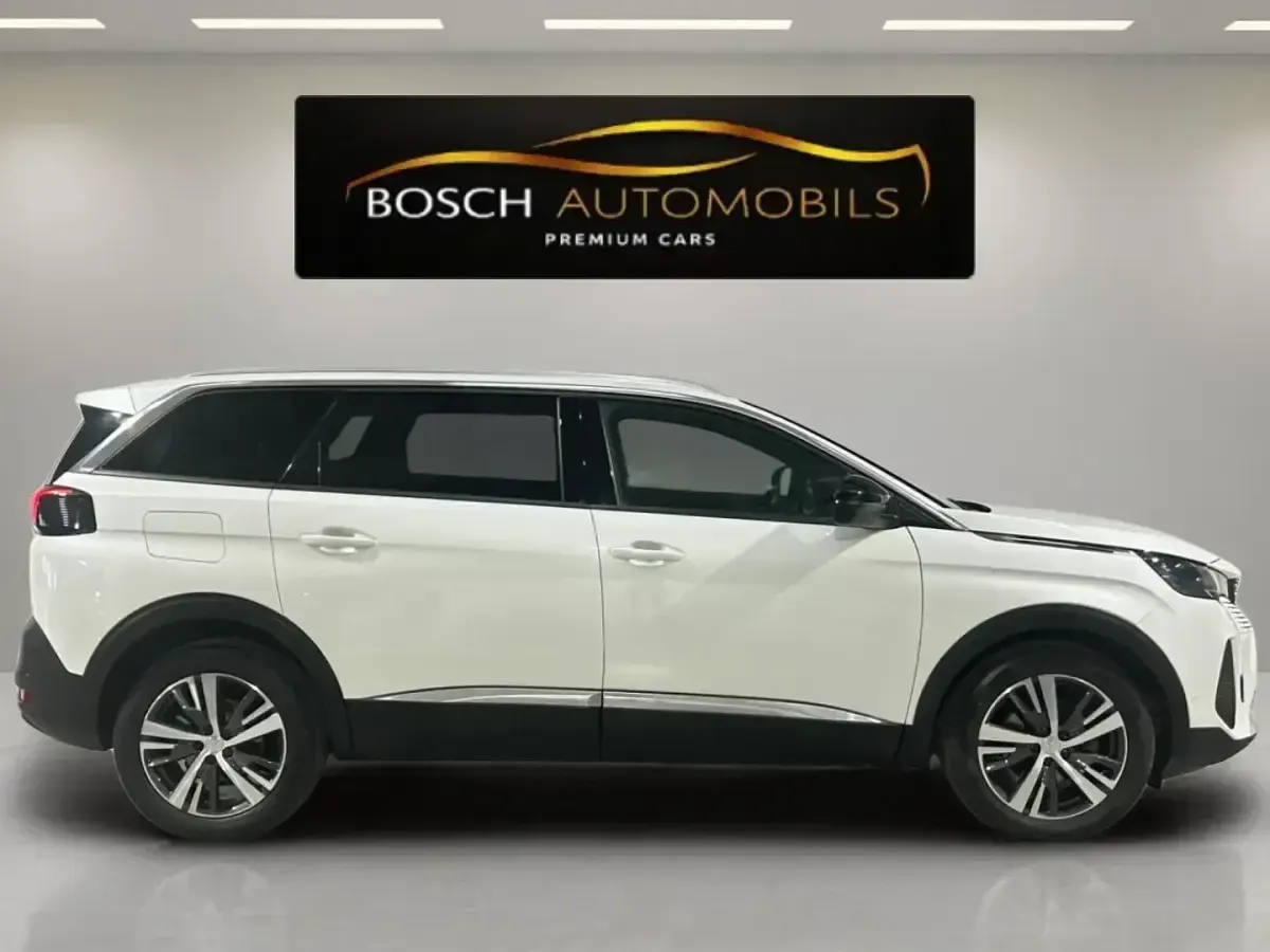 Usado Peugeot 5008 Allure 131 CV (96 kW) 2023 Blanco SUV