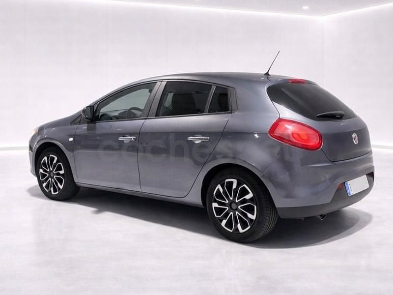 Usado Fiat Bravo Dynamic 120 CV (88 kW) 2010 Gris / plata Utilitario