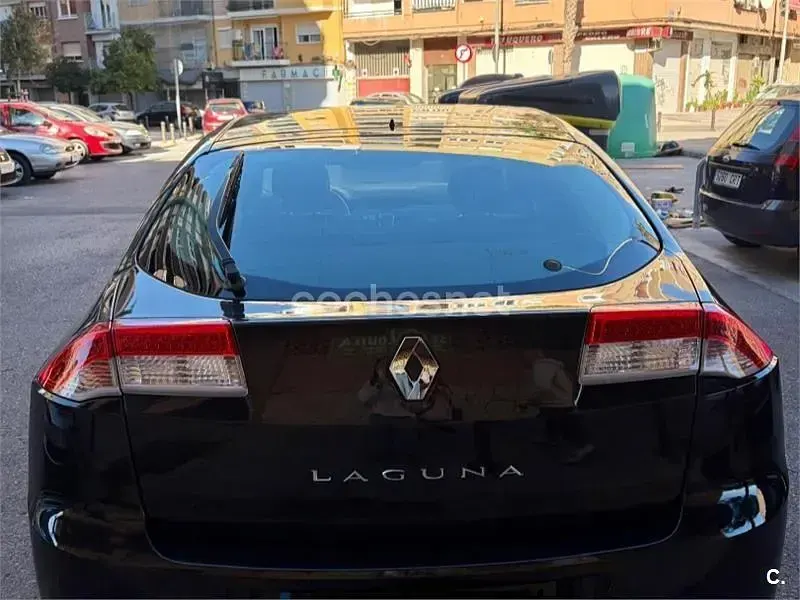 Usado Renault Laguna III Authentique 130 CV (95 kW) 2008 Negro Berlina