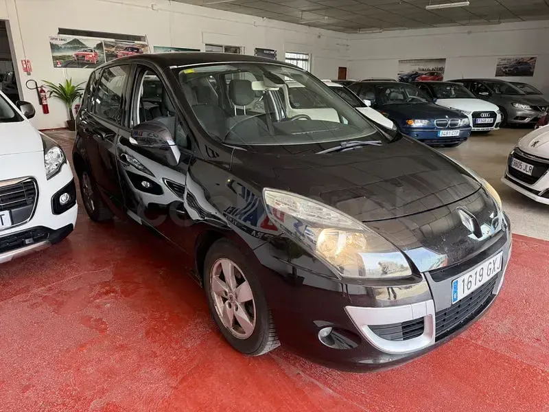 Usado Renault Scénic 105 CV (77 kW) 2010 Negro Monovolumen
