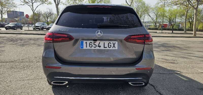 Usado Mercedes B180 109 CV (80 kW) 2020 Gris Monovolumen