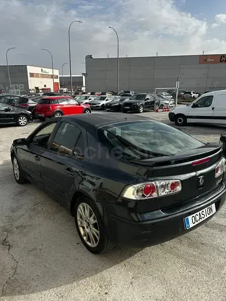 Usado Renault Laguna II Authentique 110 CV (80 kW) 2002 Negro Berlina