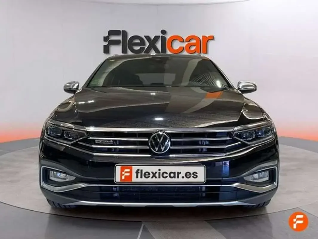 Usado VW Passat 241 CV (177 kW) 2020 Negro Familiar