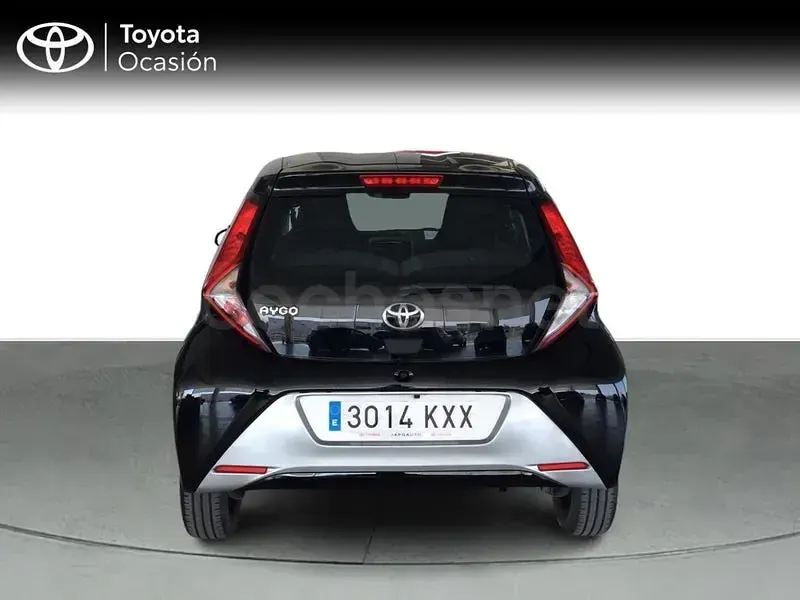 Usado Toyota Aygo X-play 72 CV (52 kW) 2019 Negro Utilitario