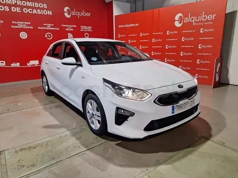 Usado Kia Ceed 136 CV (100 kW) 2022 Blanco Utilitario