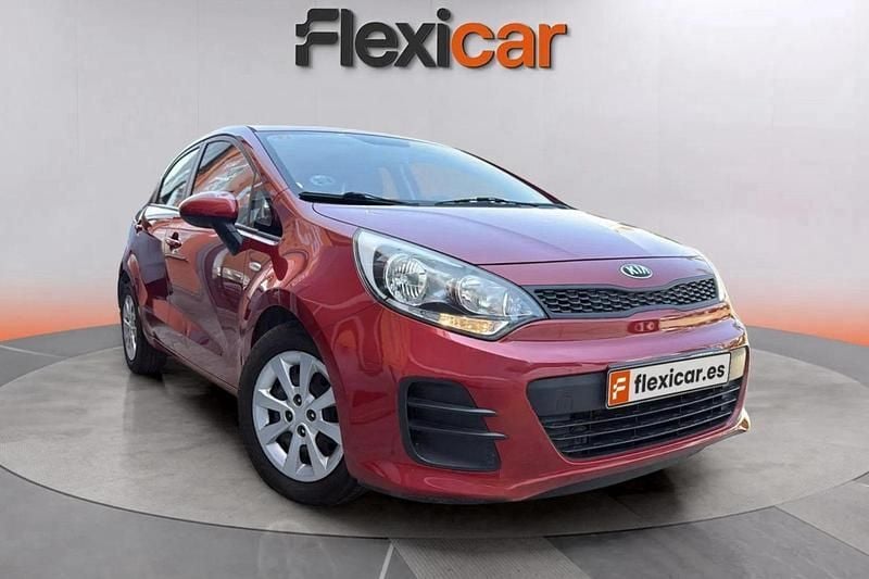 Rojo Usado 2016 Kia Rio Berlina | 6990 € (Super precio) - Imagen 1/4