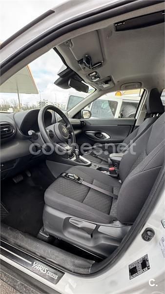Usado Toyota Yaris Cross Business Edition 116 CV (85 kW) 2025 Blanco SUV