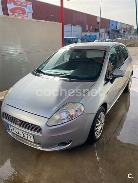 Usado Fiat Grande Punto Active 77 CV (56 kW) 2008 Gris / plata Utilitario