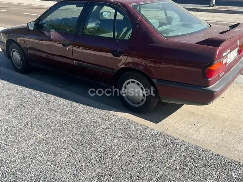 Usado Nissan Primera 102 CV (75 kW) 1993 Granate Familiar