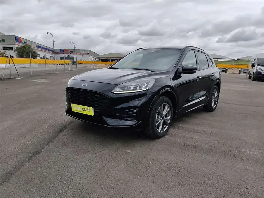 Usado Ford Kuga ST-Line 225 CV (165 kW) 2023 Negro SUV