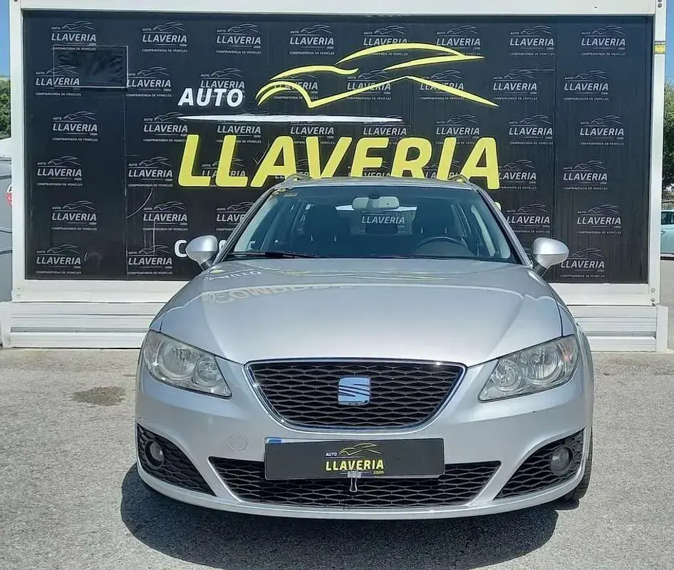 Usado Seat Exeo Style 120 CV (88 kW) 2012 Gris Familiar