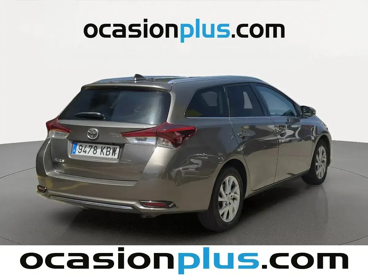 Usado Toyota Auris Active 116 CV (85 kW) 2017 Gris Familiar