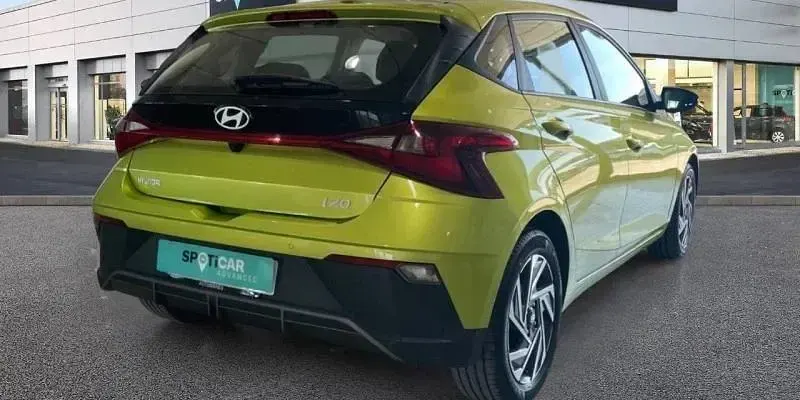 Usado Hyundai i20 101 CV (74 kW) 2024 Amarillo Utilitario