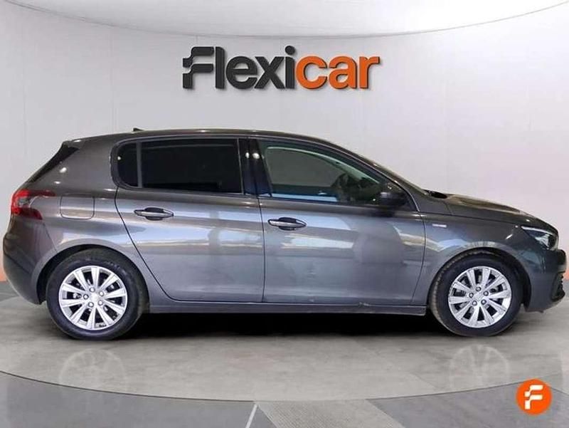 Usado Peugeot 308 Style 131 CV (96 kW) 2020 Gris Utilitario