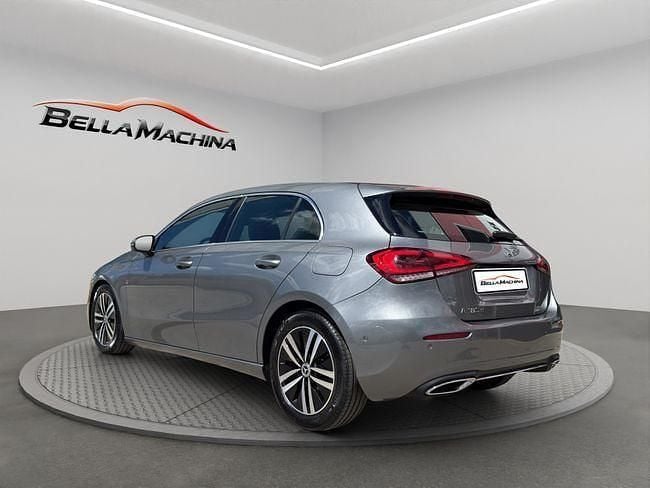 Usado Mercedes A180 116 CV (85 kW) 2022 Gris / plata Berlina